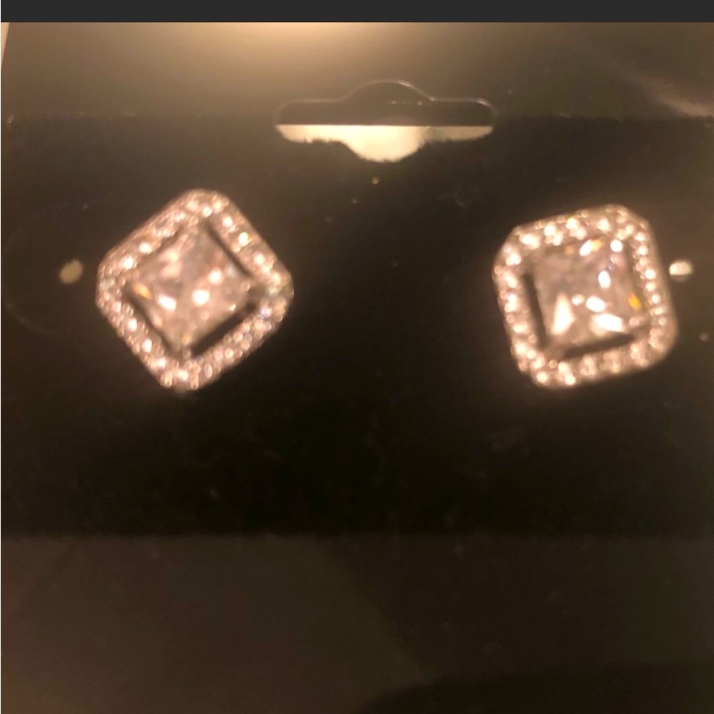 Cubic zirconia stud earrings